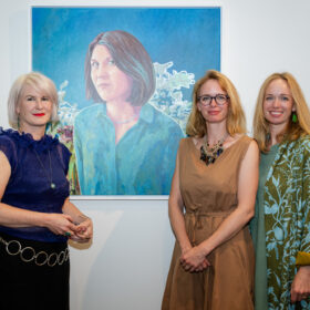 Schirmherrinnen Gabi und Susi Klampfl, Vernissage HGT im ÖGB-Catamaran ©Luiza Puiu